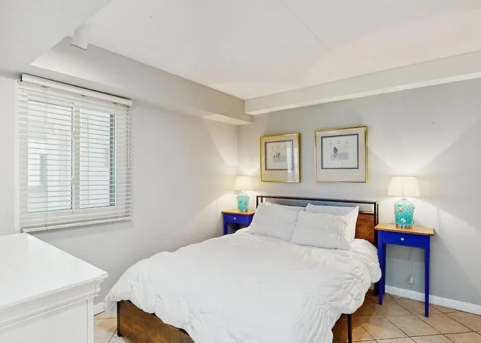 Stunning Oceanfront With Private Balcony Access Pools & Game Holiday home *
