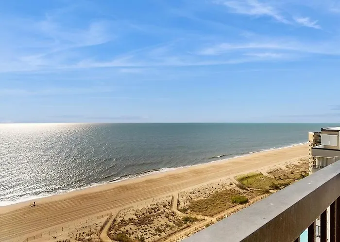 Stunning Oceanfront With Private Balcony Access Pools & Game Holiday home *
