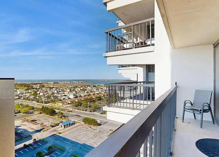 Holiday home Stunning Oceanfront With Private Balcony Access Pools & Game *