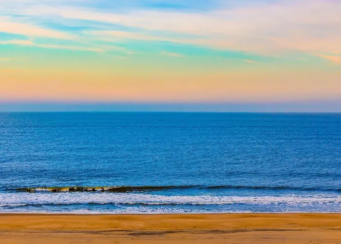 Holiday home Stunning Oceanfront With Private Balcony Access Pools & Game *
